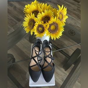 Lauren Conrad ladies zip back flats